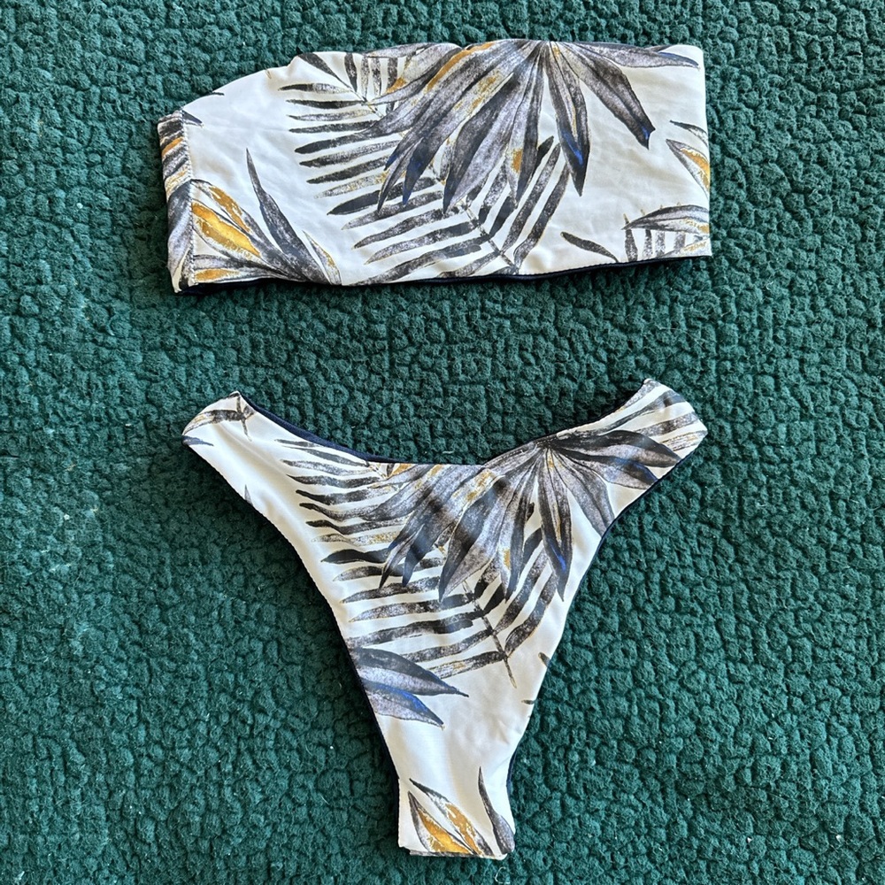 Black and white tropical swimsuit set